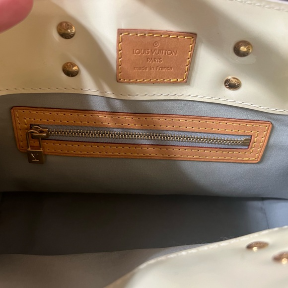**SOLD** Louis Vuitton Vernis Perle Reade PM Authentic with dust bag - Picture 12 of 16